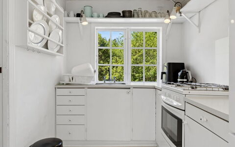 Kerstin - 100M from the Sea: Cuisine, Design Intérieur, Sol, Appareil De Cuisine, Principaux Appliance, Plafond, Comptoir, Sol, Cabinetry, Domicile