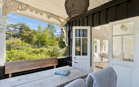 Kerstin - 100M from the Sea: Meubles, Bois, Sol, Sol, Plafond, Design Intérieur, Porte, Domicile, Porche, Chaise