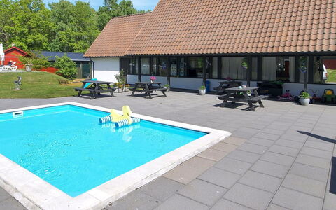 Jose - 300M from the Sea: Toit, Maison, Lot Terre, Domicile, Chalet, Biens, Batiments Jardin, Ombre, Cabane En Rondins, Aménagement Paysager