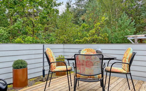 Elsamaria - 400M from the Sea: Meubles, Mobilier De Jardin, Chaise, Tableau De Plein Air, Table, Plate-Forme, Jardin, Tache De Bois, Dur, Patio