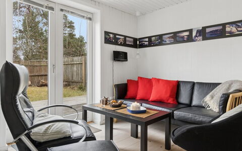 Evert - 250M from the Sea: Bois, Maison, Chalet, Domicile, Toit, Zone Rurale, Siding, Cabane En Rondins, Batiments Jardin, Dur