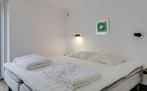 Elza - 800M from the Sea: Design Intérieur, Mur, Lit, Chambre, Meubles, Sol, Sol, Plafond, Bois, Pièce