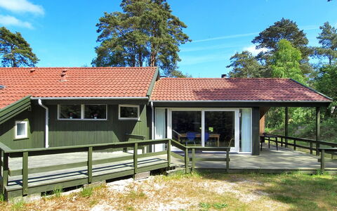 Adelbrand - 400M from the Sea: Maison, Domicile, Toit, Chalet, Arbuste, Siding, Porte, Jardin, Ferme