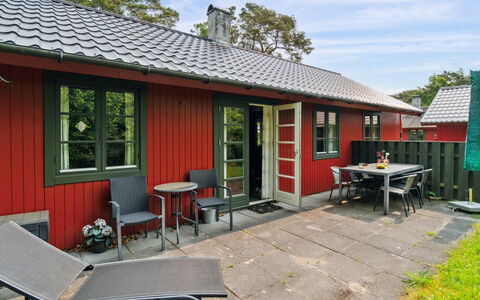 Gunder - 125M from the Sea: Chalet, Arrière-Cour, Cour, Batiments Jardin, Cabanon, Siding, Mobilier De Jardin, Cabane En Rondins, Structure En Plein Air, Cabane