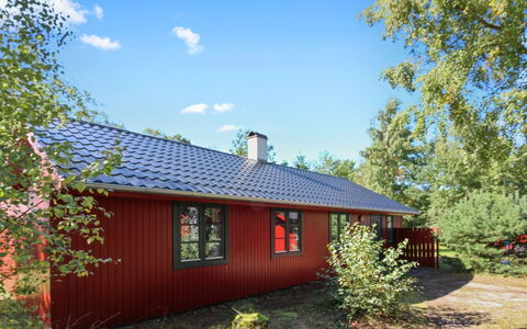 Patti - 150M from the Sea: Bois, Maison, Chalet, Domicile, Toit, Zone Rurale, Siding, Cabane En Rondins, Batiments Jardin, Dur