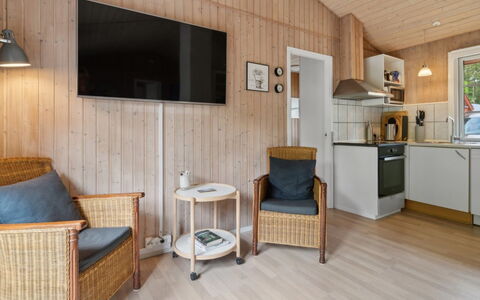 Patti - 150M from the Sea: Bois, Maison, Chalet, Domicile, Toit, Zone Rurale, Siding, Cabane En Rondins, Batiments Jardin, Dur