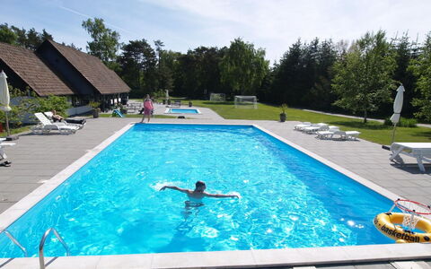 Patti - 150M from the Sea: Bois, Maison, Chalet, Domicile, Toit, Zone Rurale, Siding, Cabane En Rondins, Batiments Jardin, Dur