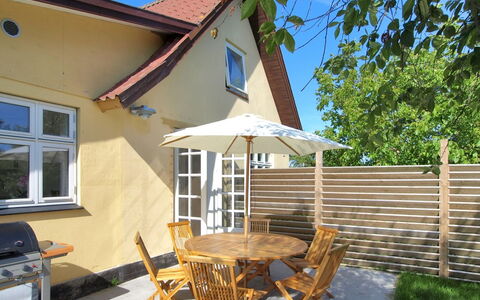 Ødmar - 400M from the Sea: Meubles, Bois, Mobilier De Jardin, Chaise, Ombre, Porche, Tableau De Plein Air, Plate-Forme, Tache De Bois, Chalet