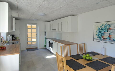 Ødmar - 400M from the Sea: Sol, Mur, Meubles, Sol, Bois, Design Intérieur, Plafond, Comptoir, Pièce, Cuisine