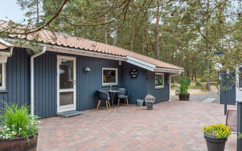 Dagi - 300M from the Sea: Bois, Maison, Chalet, Domicile, Toit, Zone Rurale, Siding, Cabane En Rondins, Batiments Jardin, Dur