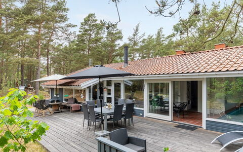 Dagi - 300M from the Sea: Bois, Maison, Chalet, Domicile, Toit, Zone Rurale, Siding, Cabane En Rondins, Batiments Jardin, Dur