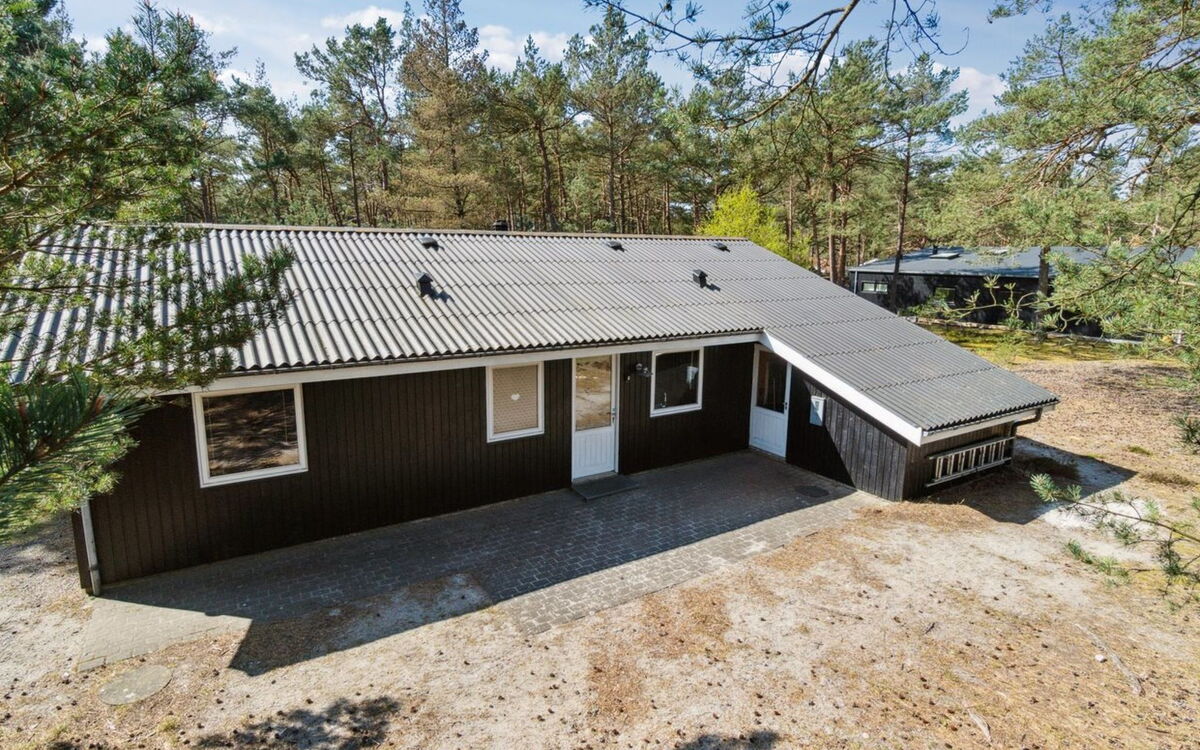 Hildegerd - 500M from the Sea
