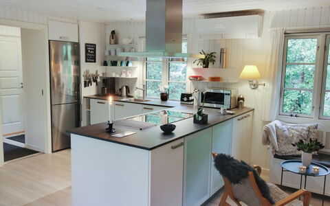 Tume - 200M from the Sea: Cuisine, Comptoir, Design Intérieur, Appareil De Cuisine, Sol, Meubles, Cabinetry, Bois, Sol, Luminaire