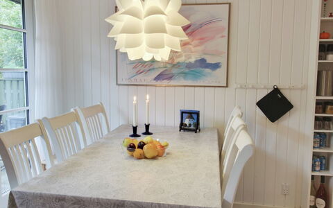 Tume - 200M from the Sea: Meubles, Design Intérieur, Table, Salle À Manger, Chaise, Table Cuisine Et Salle A Manger, Lustre, Plafond, Pièce, Luminaire