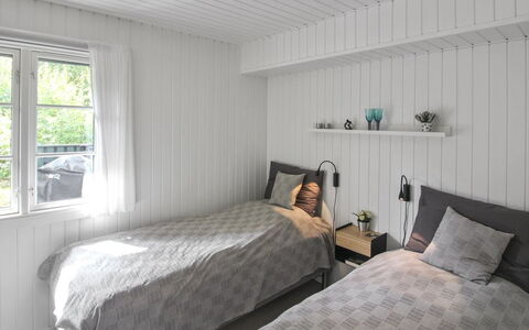 Tume - 200M from the Sea: Chambre, Bois, Lit, Drap De Lit, Literie, Sol, Sol, Design Intérieur, Linge, Cadre De Lit