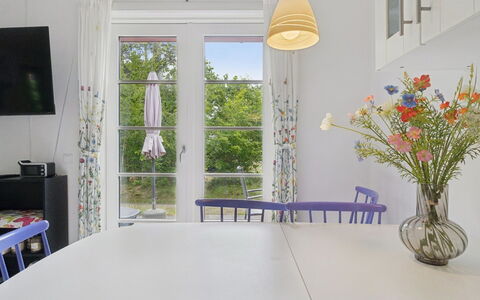 Georg - 300M from the Sea: Meubles, Design Intérieur, Sol, Sol, Bois, Table, Chaise, Salle À Manger, Textile, Table Cuisine Et Salle A Manger