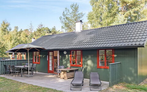 Selvi - 125M from the Sea: Toit, Maison, Domicile, Chalet, Siding, Biens, Allée, Batiments Jardin, Cour, Cabanon