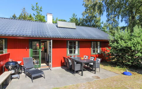 Oisin - 150M from the Sea: Maison, Chalet, Toit, Domicile, Porte, Jardin, Cour, Ombre, Arrière-Cour, Batiments Jardin