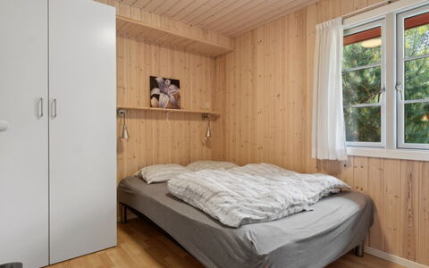 Oisin - 150M from the Sea: Mur, Meubles, Sol, Chambre, Bois, Sol, Lit, Design Intérieur, Plafond, Pièce