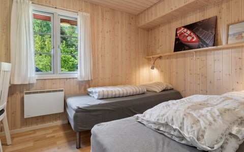 Oisin - 150M from the Sea: Lit, Chambre, Bois, Meubles, Design Intérieur, Drap De Lit, Literie, Plafond, Sol, Domicile