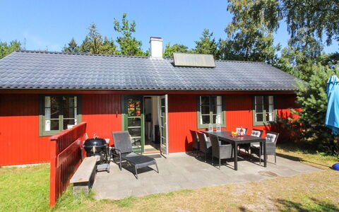 Oisin - 150M from the Sea: Maison, Chalet, Toit, Domicile, Porte, Ombre, Cour, Jardin, Arrière-Cour, Pelouse