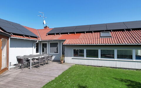Elisabeth - 400M from the Sea: Piscine, Mobilier De Jardin, Meubles, Recours, Dalle, Eco Hôtel, Ombre, Chaise, Loisir, Biens