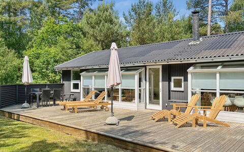 Ila - 500M from the Sea: Bois, Porche, Maison, Domicile, Chalet, Toit, Porte, Plate-Forme, Ombre, Dur