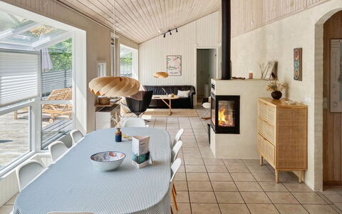 Ila - 500M from the Sea: Design Intérieur, Sol, Bois, Sol, Plafond, Meubles, Éclairage, Domicile, Pièce, Salon