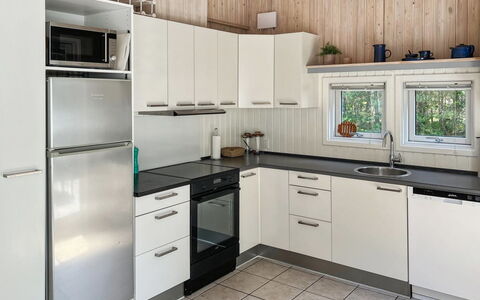 Ila - 500M from the Sea: Appareil De Cuisine, Cuisine, Comptoir, Principaux Appliance, Cabinetry, Design Intérieur, Sol, Bois, Électroménager, Meubles