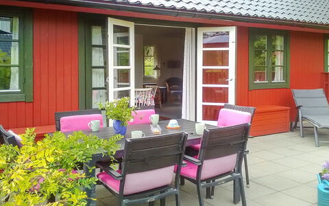 Alde - 300M from the Sea: Meubles, Chaise, Mobilier De Jardin, Chalet, Tableau De Plein Air, Jardin, Ombre, Arrière-Cour, Cour, Tache De Bois