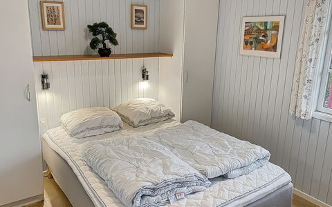 Alde - 300M from the Sea: Meubles, Chambre, Bois, Design Intérieur, Lit, Sol, Sol, Drap De Lit, Literie, Pièce