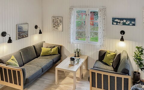 Alde - 300M from the Sea: Bois, Meubles, Sol, Sol, Design Intérieur, Domicile, Salon, Parquet, Pièce, Tache De Bois