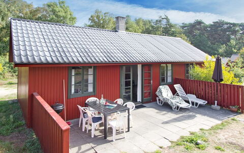 Loke - 300M from the Sea: Bois, Maison, Chalet, Domicile, Toit, Zone Rurale, Siding, Cabane En Rondins, Batiments Jardin, Dur