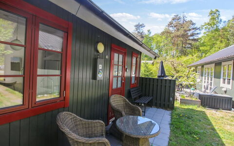 Franzine - 200M from the Sea: Chalet, Jardin, Siding, Batiments Jardin, Ombre, Cour, Arrière-Cour, Pelouse, Ferme, Aménagement Paysager