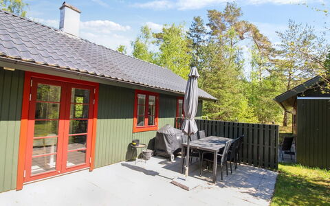 Franzine - 200M from the Sea: Chalet, Jardin, Siding, Batiments Jardin, Ombre, Cour, Arrière-Cour, Pelouse, Ferme, Aménagement Paysager