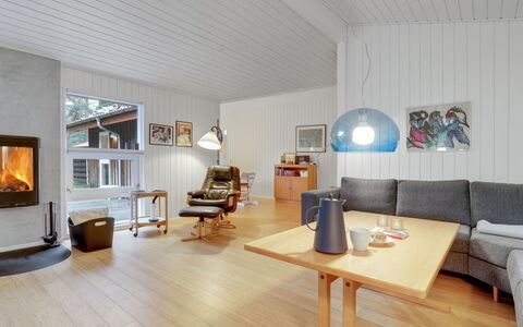 Gaja - 1Km from the Sea: Design Intérieur, Meubles, Sol, Bois, Sol, Plafond, Salon, Parquet, Pièce, Luminaire