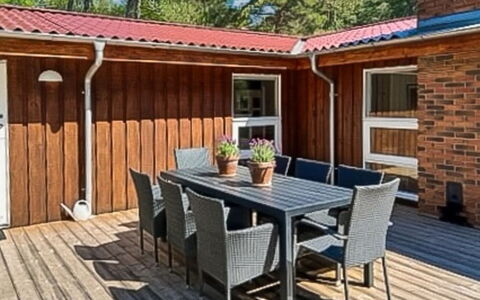 Gaja - 1Km from the Sea: Bois, Tache De Bois, Porte, Dur, Domicile, Plate-Forme, Porche, Chalet, Planche, Parquet