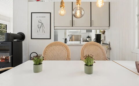Blakke - 250M from the Sea: Design Intérieur, Meubles, Luminaire, Bois, Plafond, Lustre, Sol, Éclairage, Cuisine, Comptoir