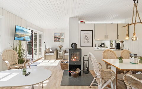 Blakke - 250M from the Sea: Design Intérieur, Sol, Meubles, Sol, Plafond, Salon, Éclairage, Domicile, Cadre, Luminaire
