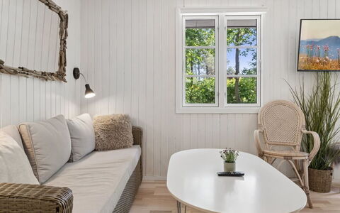 Blakke - 250M from the Sea: Sol, Meubles, Design Intérieur, Sol, Bois, Canapé, Pièce, Parquet, Domicile, Salon