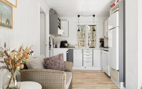 Blakke - 250M from the Sea: Design Intérieur, Sol, Bois, Sol, Meubles, Principaux Appliance, Cuisine, Pièce, Plafond, Domicile