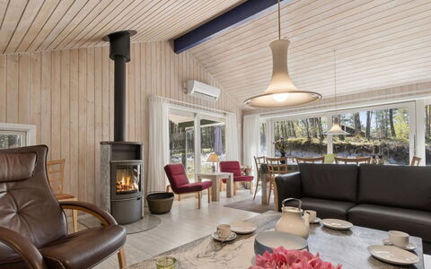 Sylvia - 900M from the Sea: Bois, Design Intérieur, Plafond, Sol, Sol, Luminaire, Meubles, Domicile, Salon, Pièce