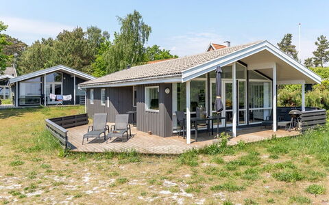 Botolphus - 20M from the Sea: Bois, Maison, Chalet, Domicile, Toit, Zone Rurale, Siding, Cabane En Rondins, Batiments Jardin, Dur