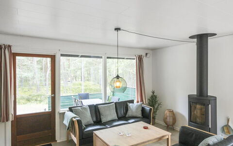 Michel - 300M from the Sea: Bois, Maison, Chalet, Domicile, Toit, Zone Rurale, Siding, Cabane En Rondins, Batiments Jardin, Dur