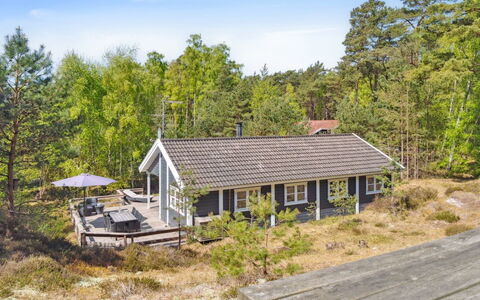 Hallgerd - 800M from the Sea: Chalet, Jardin, Siding, Batiments Jardin, Ombre, Cour, Arrière-Cour, Pelouse, Ferme, Aménagement Paysager
