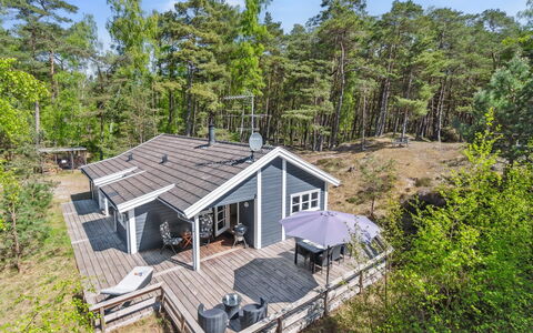 Hallgerd - 800M from the Sea: Chalet, Jardin, Siding, Batiments Jardin, Ombre, Cour, Arrière-Cour, Pelouse, Ferme, Aménagement Paysager