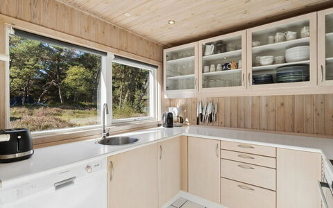 Minka - 1.5Km from the Sea: Cuisine, Comptoir, Sol, Bois, Cabinetry, Design Intérieur, Appareil De Cuisine, Sol, Plafond, Meubles