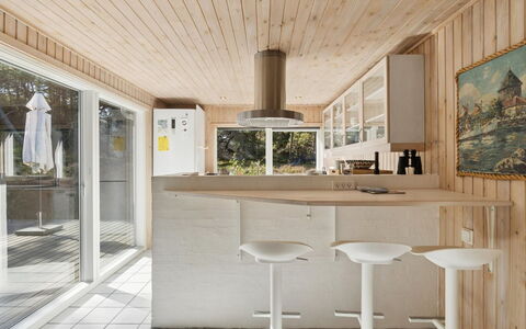 Minka - 1.5Km from the Sea: Design Intérieur, Sol, Bois, Sol, Plafond, Cuisine, Meubles, Comptoir, Luminaire, Éclairage