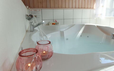 Minka - 1.5Km from the Sea: Baignoire, Luminaire Plomberie, Design Intérieur, Salle De Bains, Sol, Plomberie, Sol, Robinet, Pièce