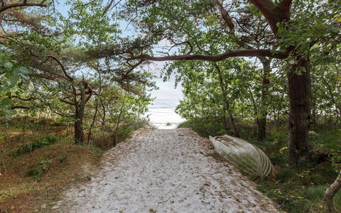 Fastulf - 300M from the Sea: Herbe, Bois, Zone Rurale, Arbuste, Chalet, Toit, Plaine, Lot Terre, Domicile, Couverture De Sol